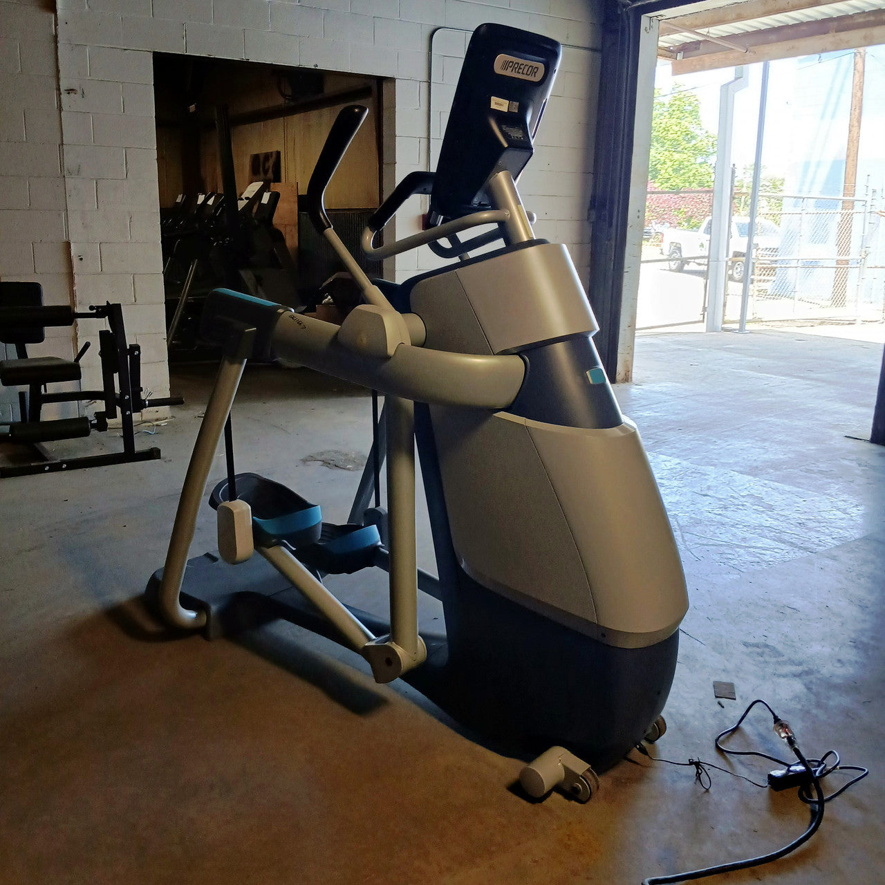 Precor AMT 865 w/ P62 Console