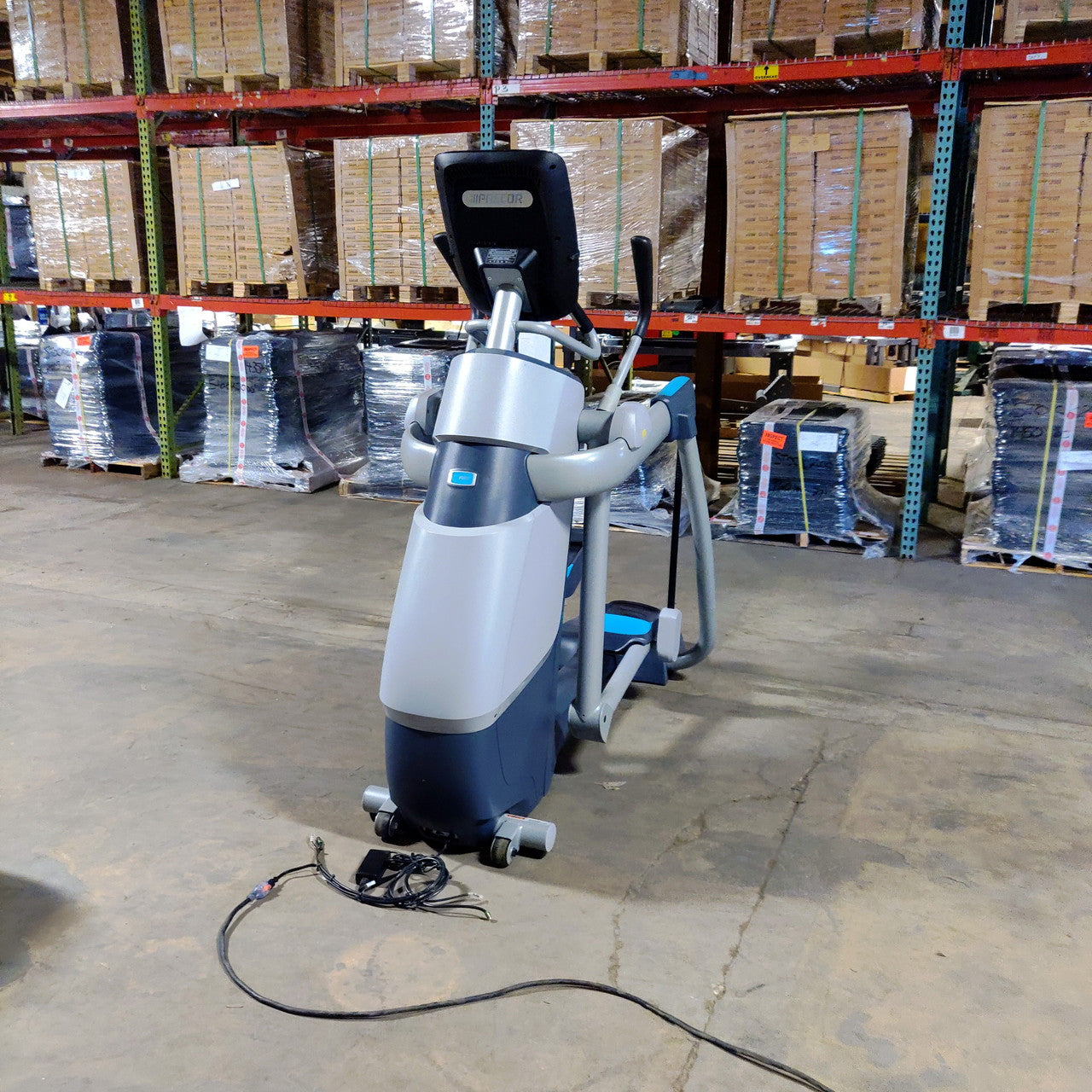 Precor AMT 885 with Open Stride w/P82 Console