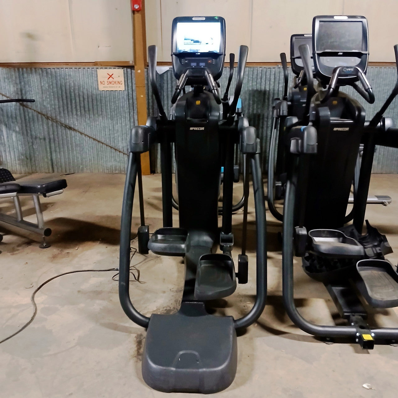 Precor AMT 885 with Open Stride w/P82 Console