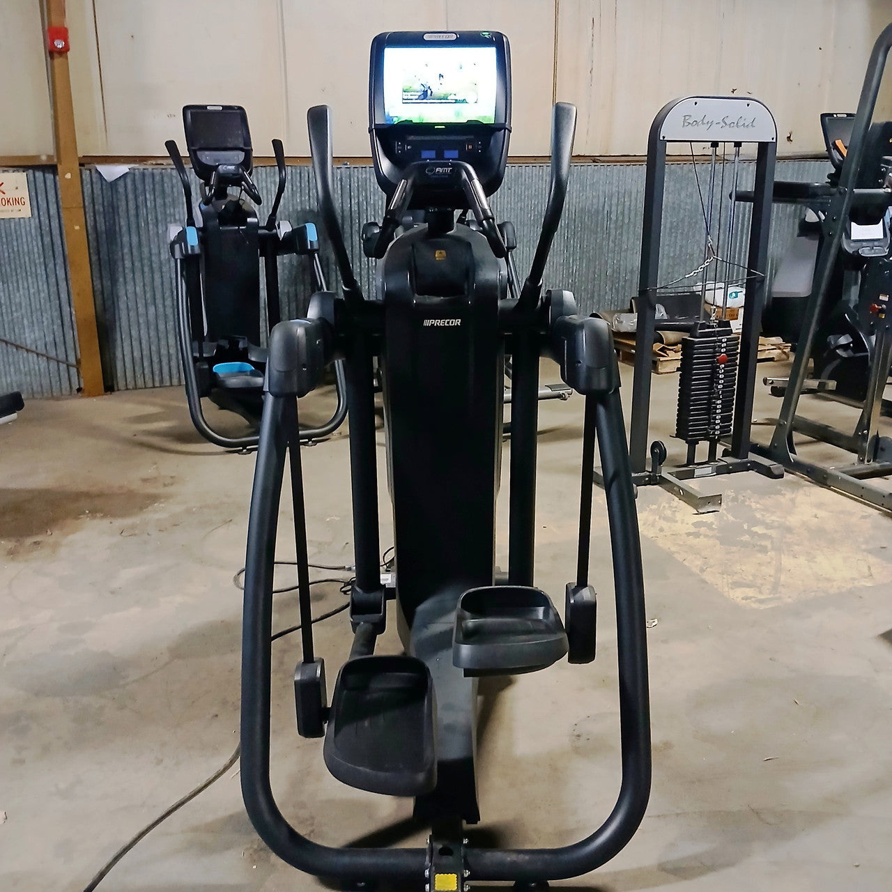 Precor AMT 885 with Open Stride w/P82 Console