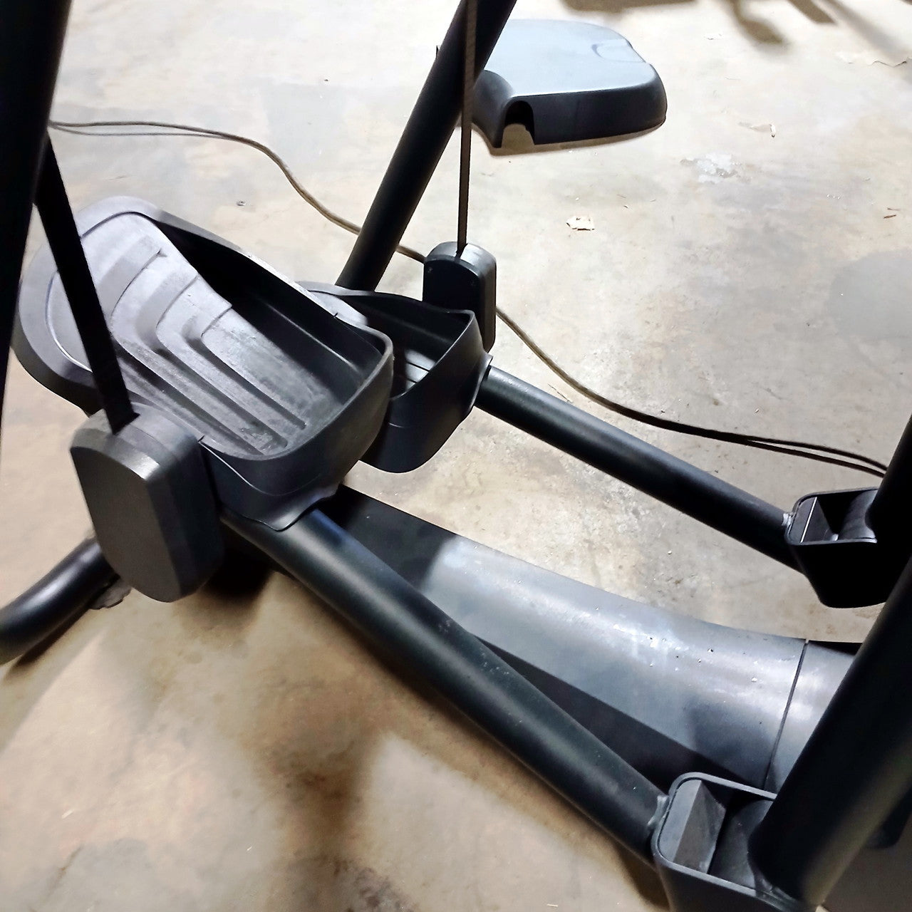 Precor AMT 885 with Open Stride w/P82 Console