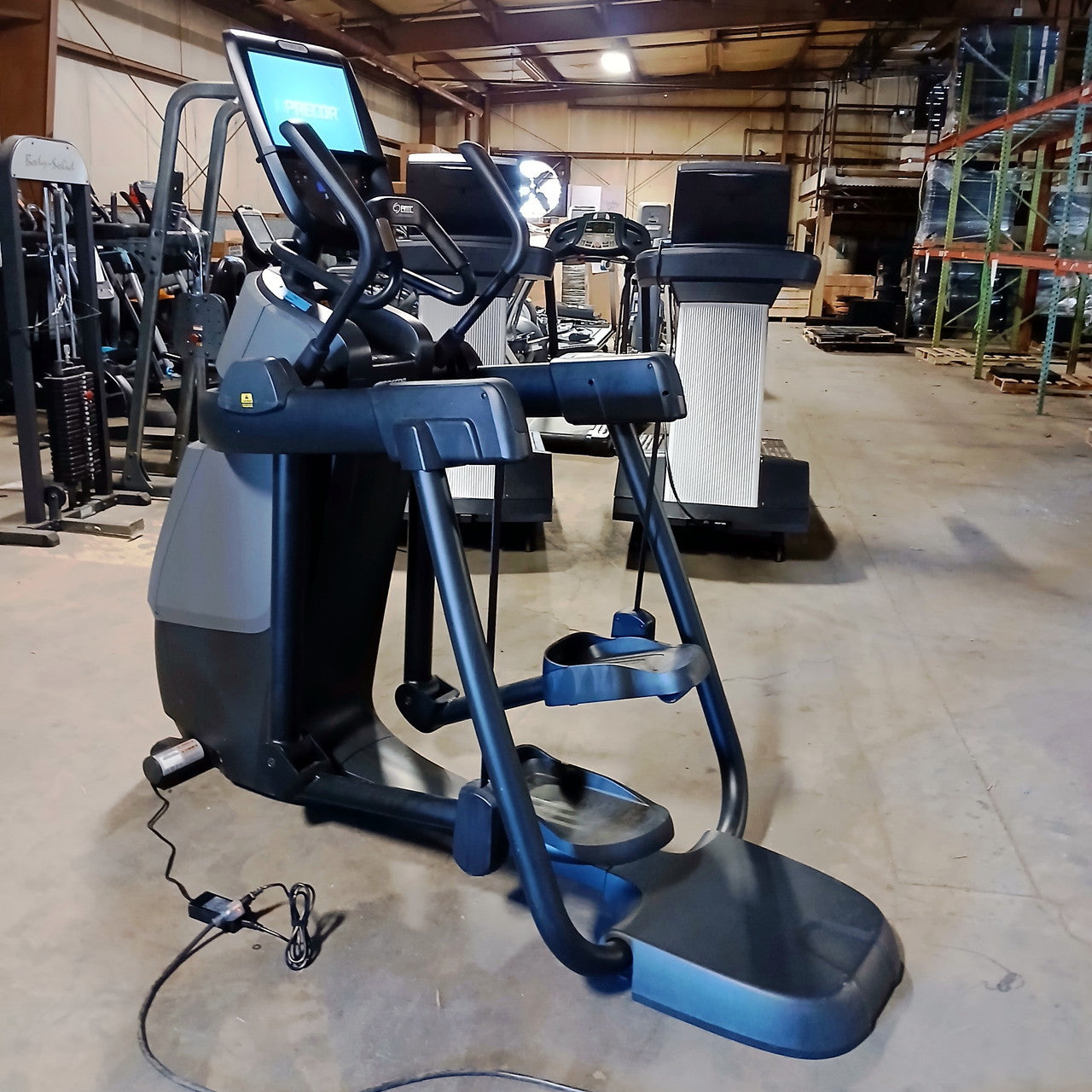 Precor AMT 885 with Open Stride w/P82 Console
