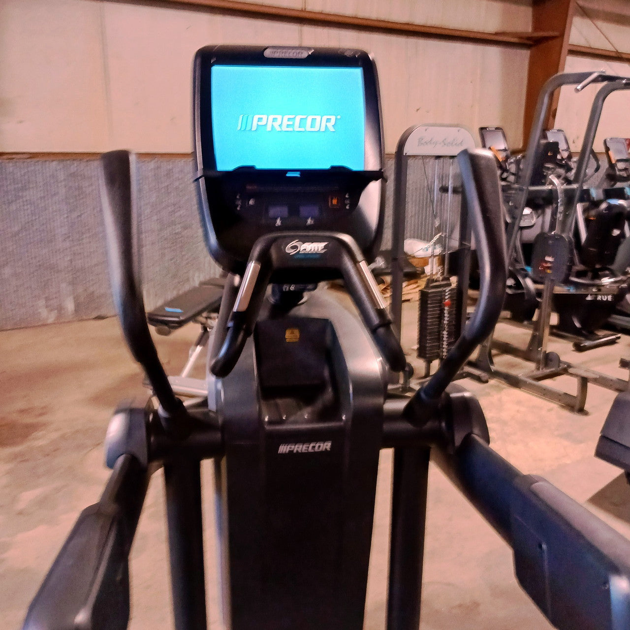 Precor AMT 885 with Open Stride w/P82 Console