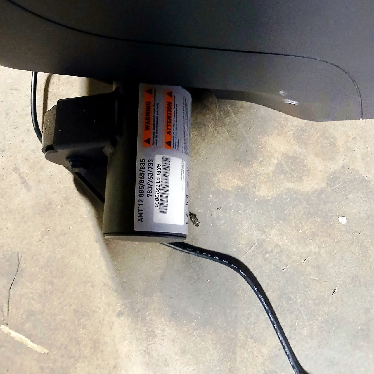 Precor AMT 885 with Open Stride w/P82 Console