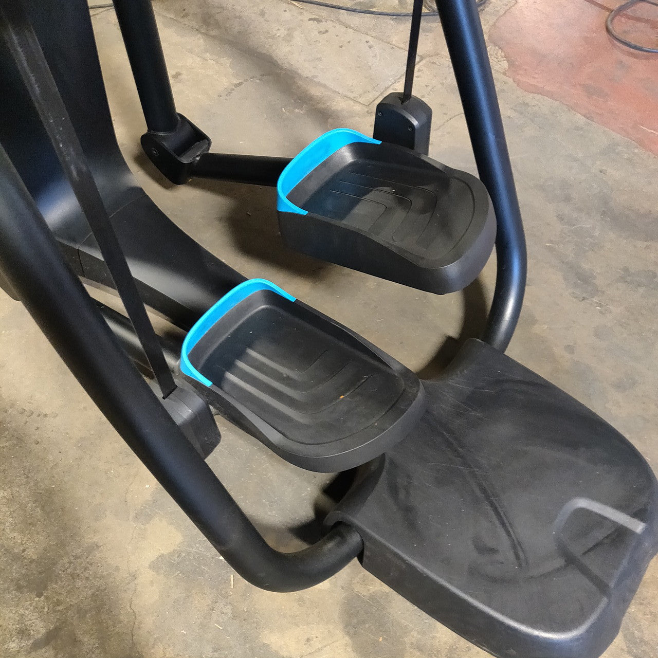 Precor AMT 885 with Open Stride w/P82 Console