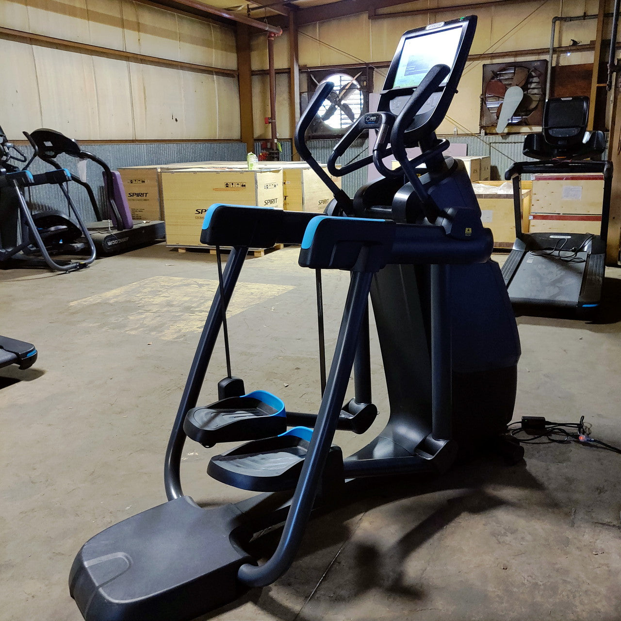 Precor AMT 885 with Open Stride w/P82 Console