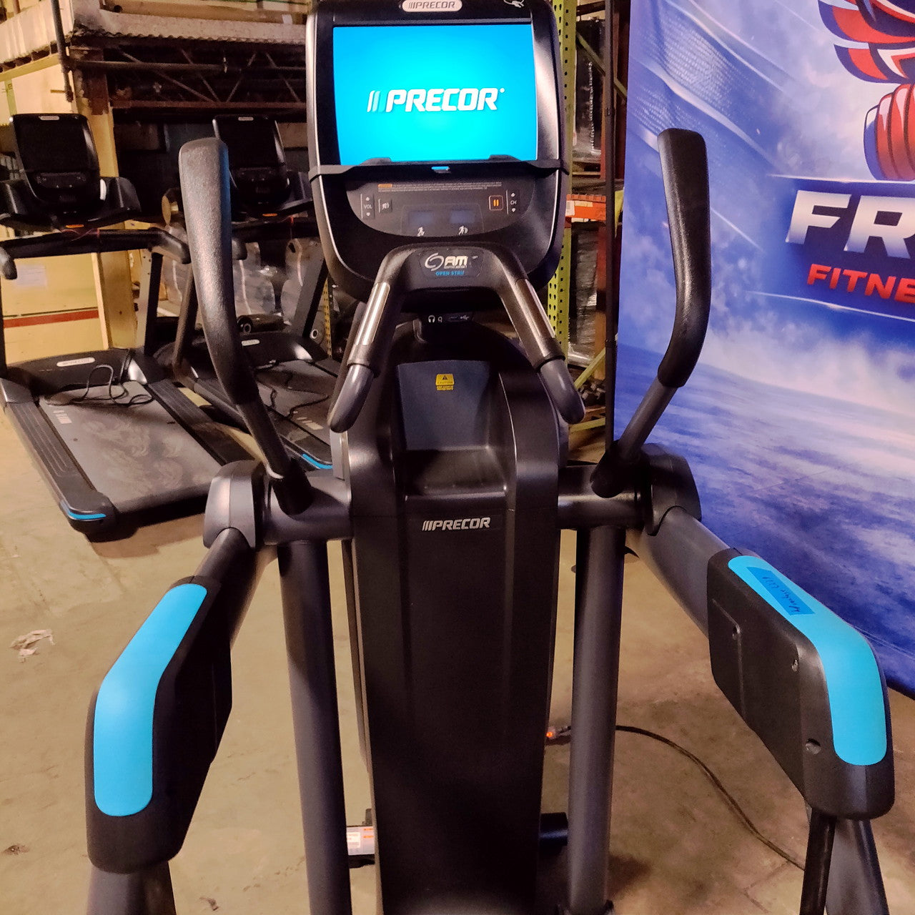Precor AMT 885 with Open Stride w/P82 Console