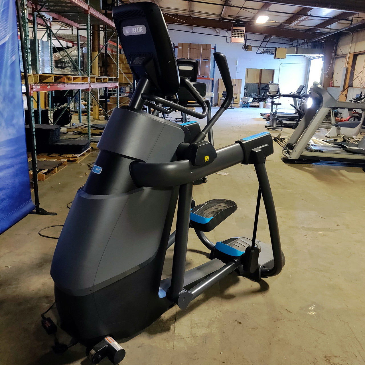 Precor AMT 885 with Open Stride w/P82 Console
