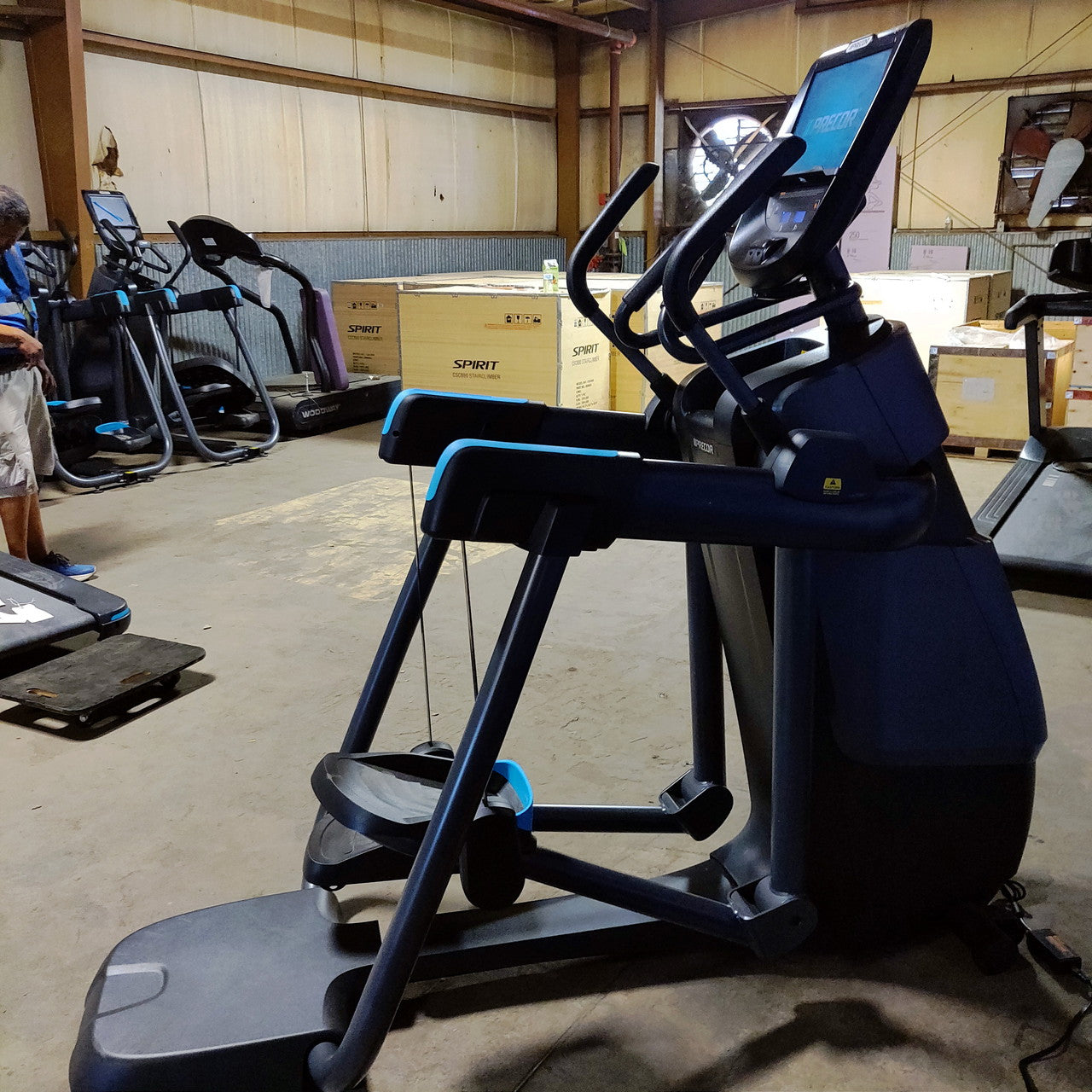 Precor AMT 885 with Open Stride w/P82 Console