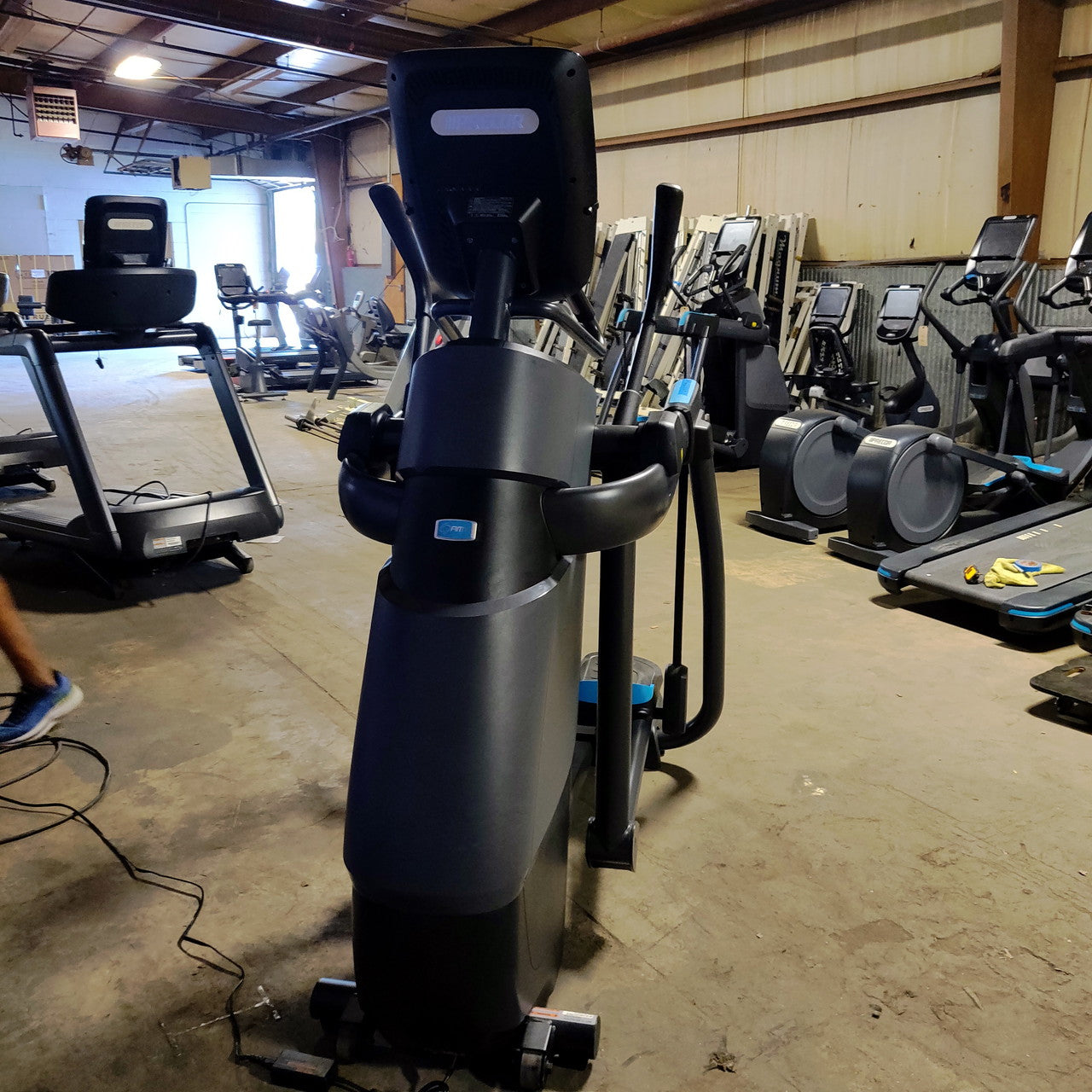 Precor AMT 885 with Open Stride w/P82 Console