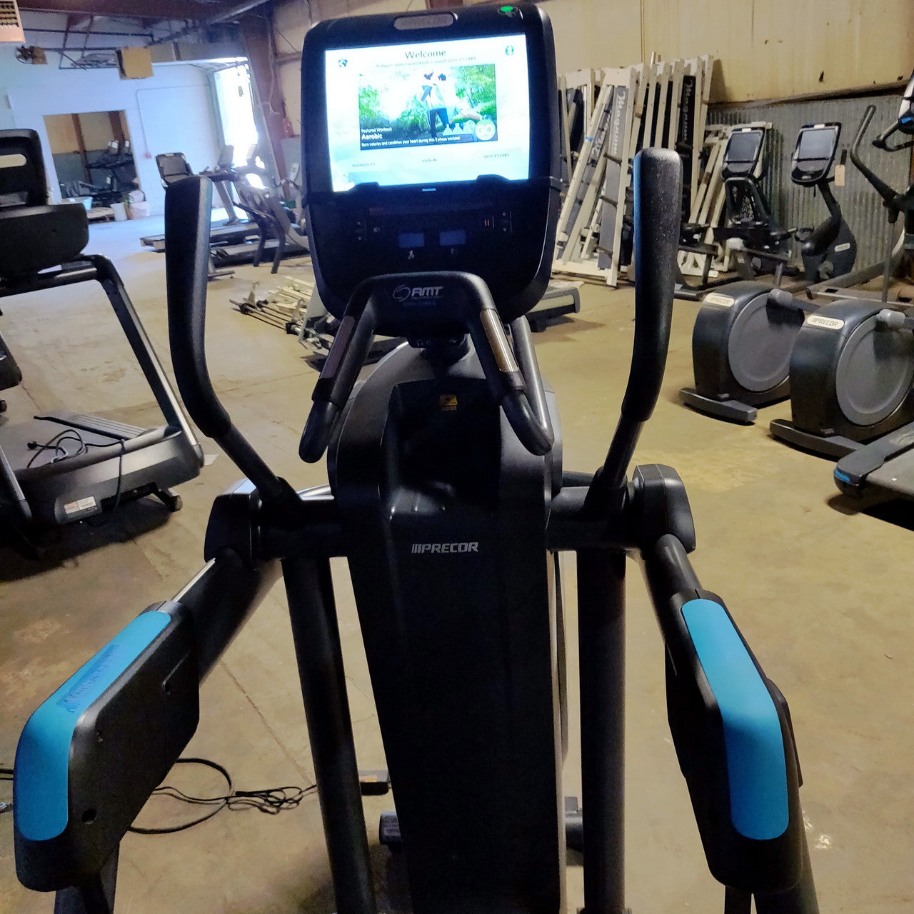 Precor AMT 885 with Open Stride w/P82 Console