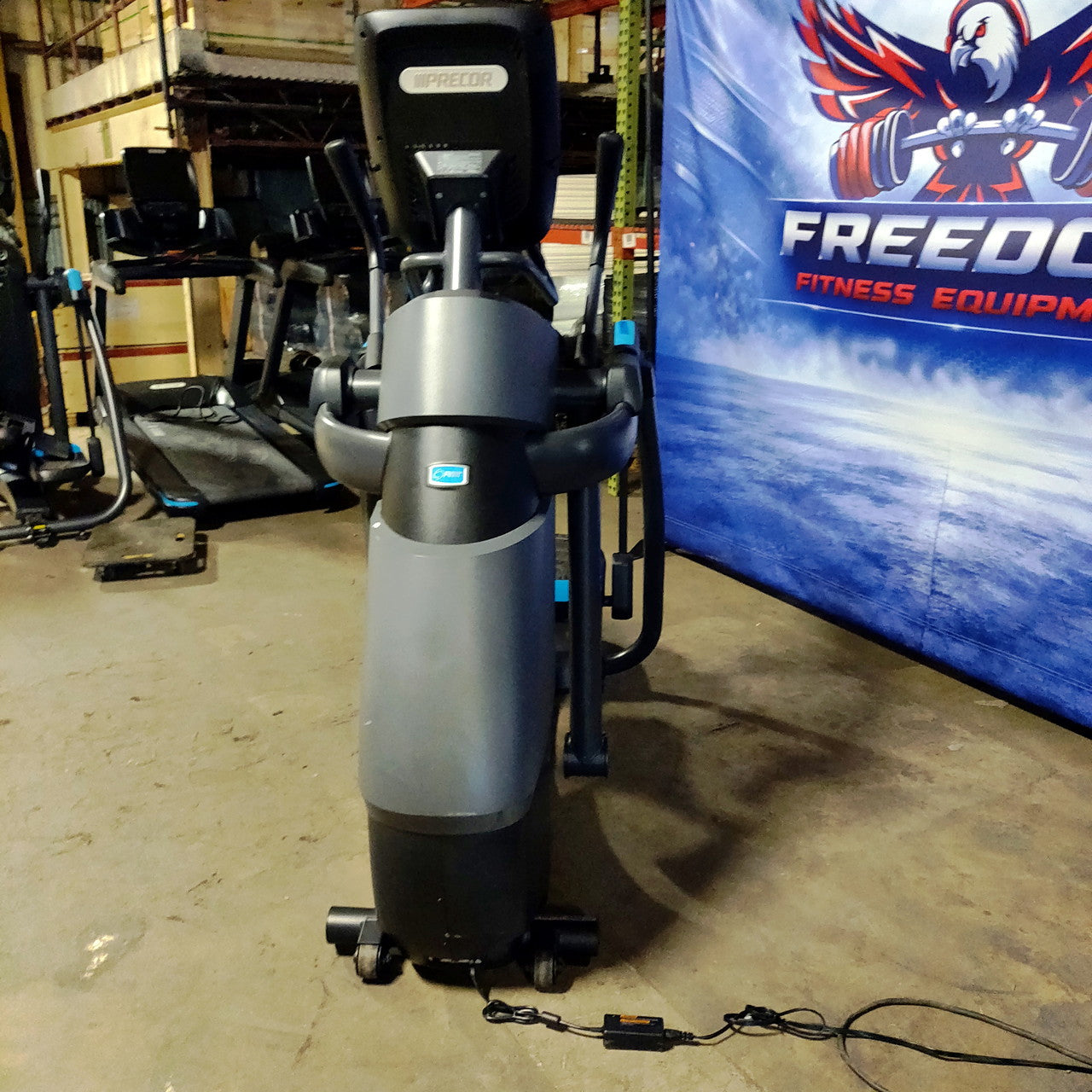 Precor AMT 885 with Open Stride w/P82 Console