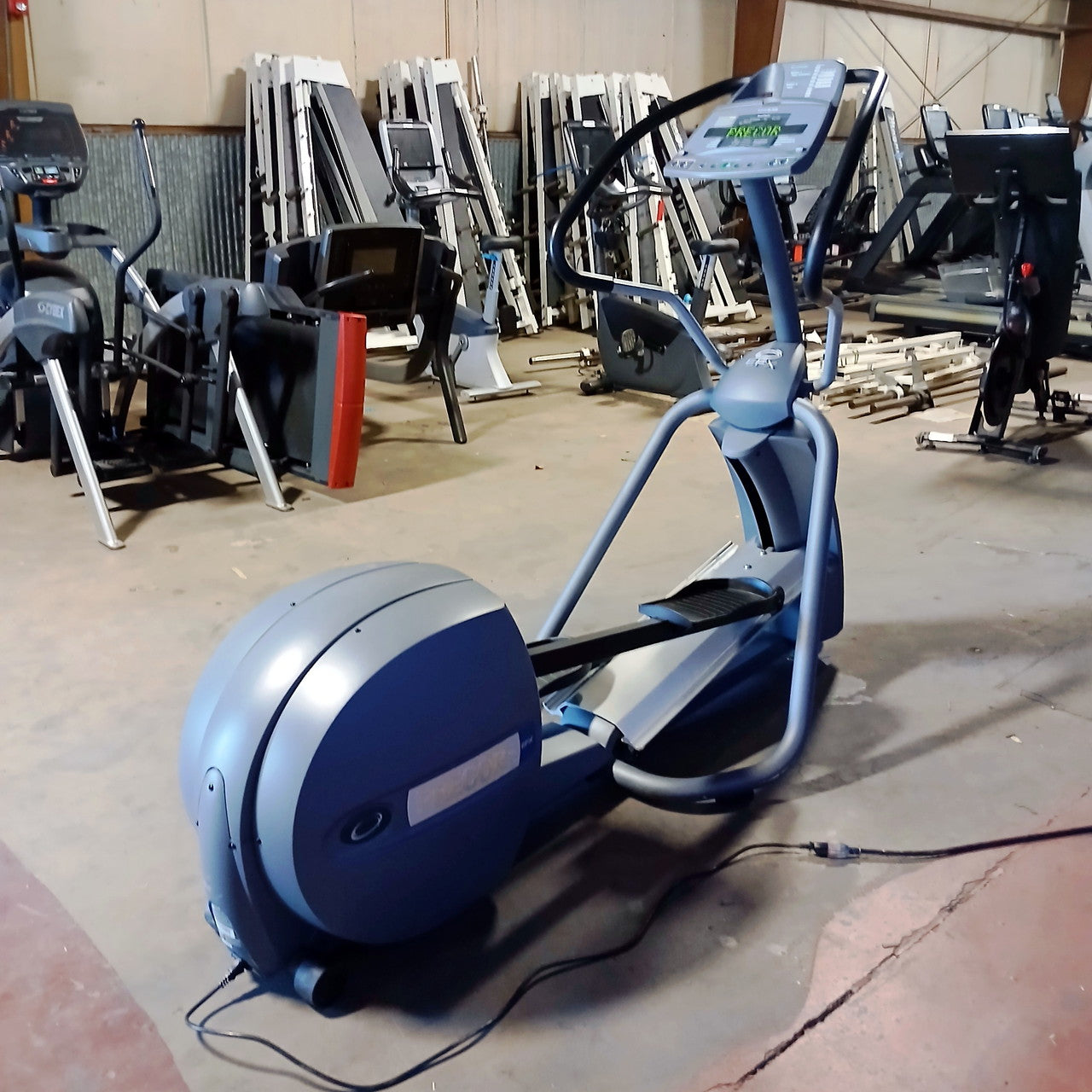 Precor EFX 5.23 Elliptical w/Stationary Arms