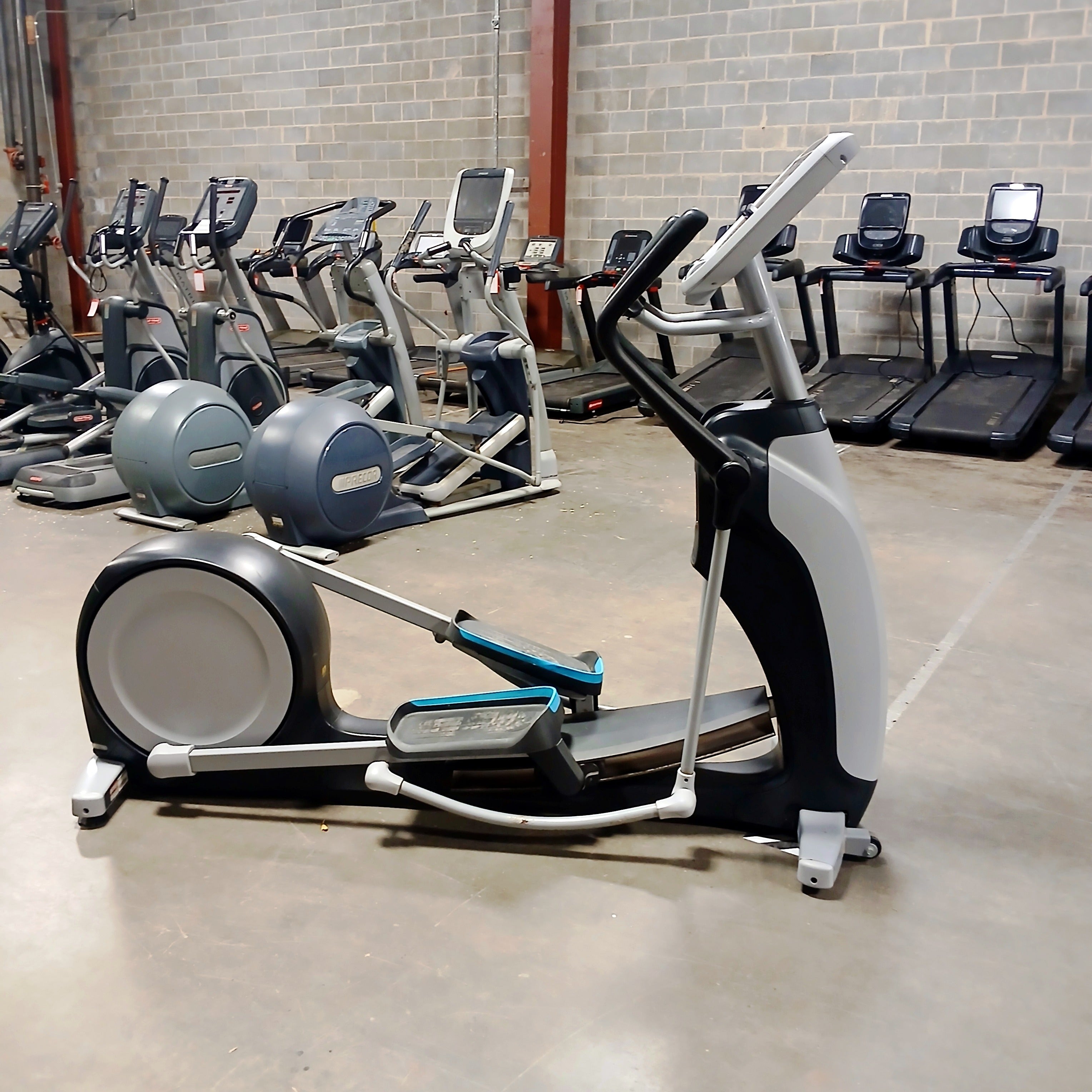 Precor EFX 800-18 Elliptical w/ P30 Console