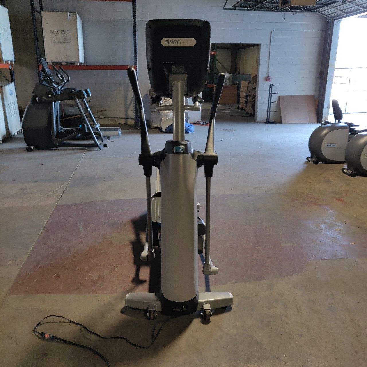 Precor EFX 800-18 Elliptical w/ P82 Console