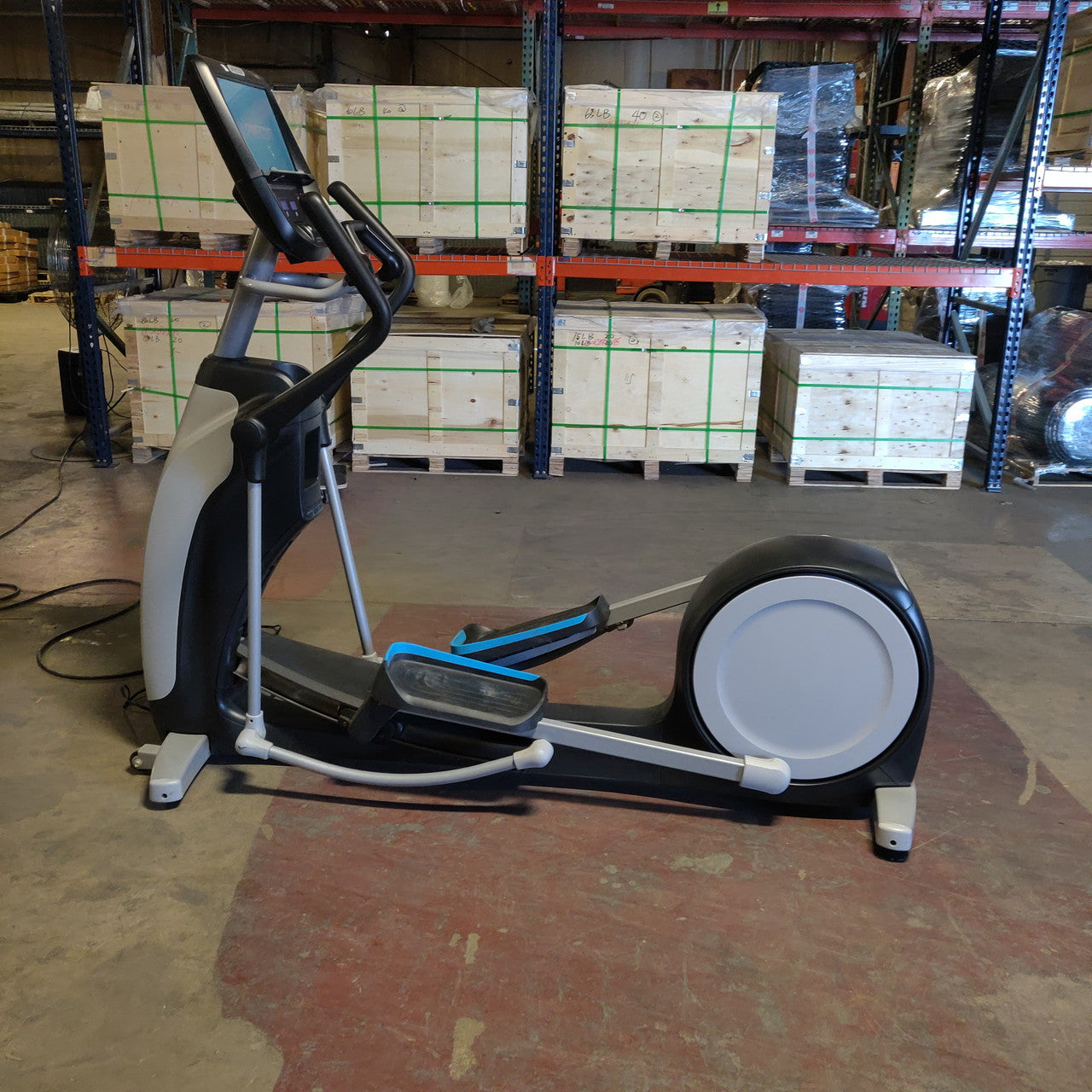Precor EFX 800-18 Elliptical w/ P82 Console