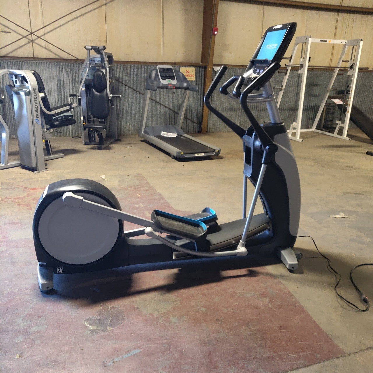 Precor EFX 800-18 Elliptical w/ P82 Console