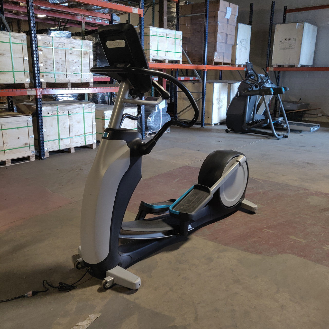 Precor EFX 800-18 Lower Body Elliptical w/ P82 Console