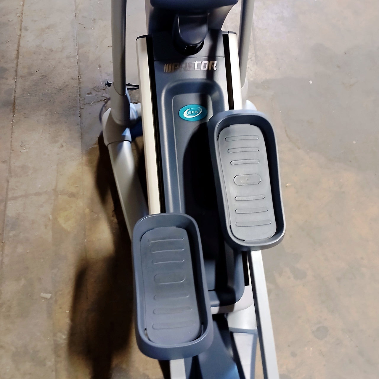 Precor EFX 833 Elliptical Crosstrainer w/ p30 Console