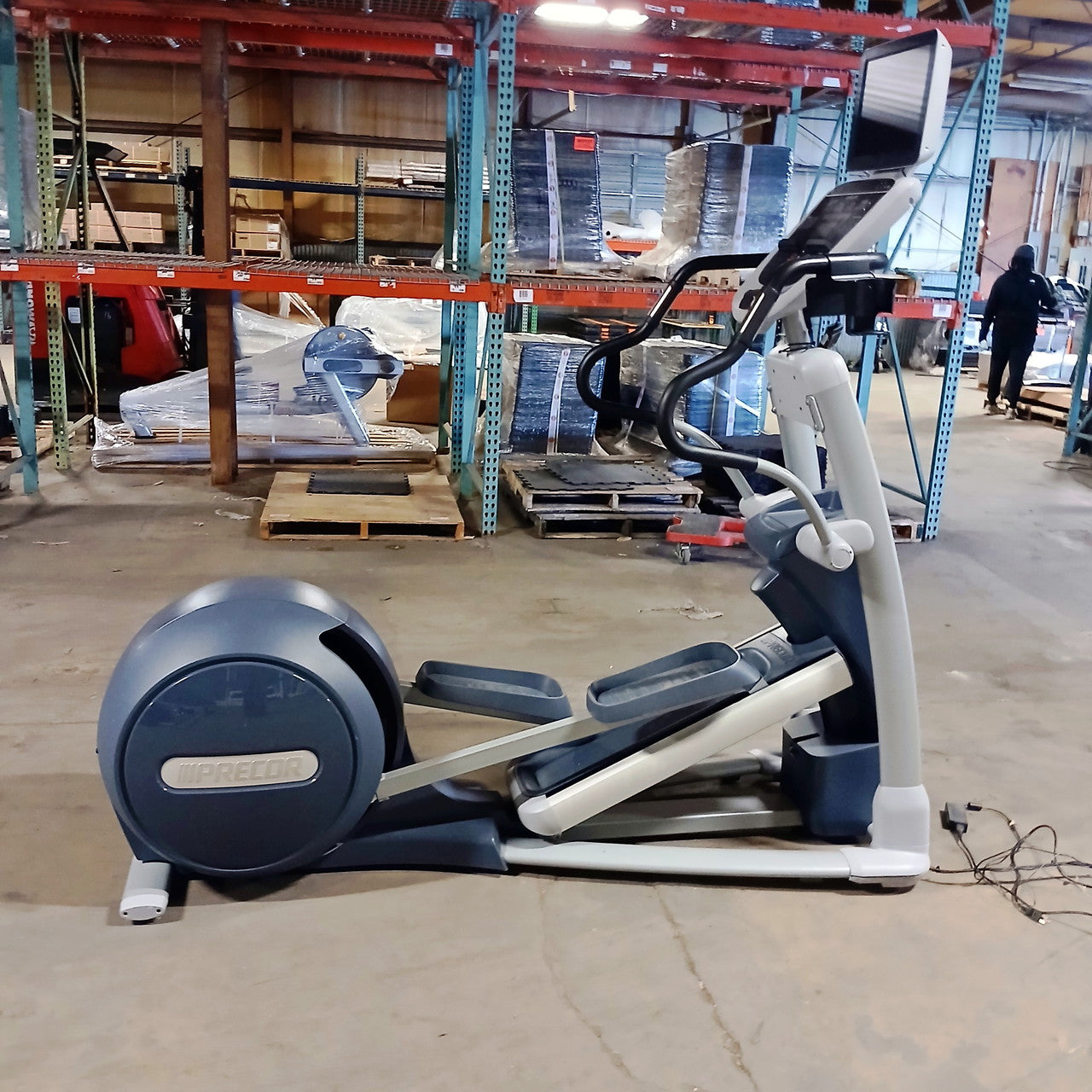 Precor EFX 833 Elliptical Crosstrainer w/ p30 Console
