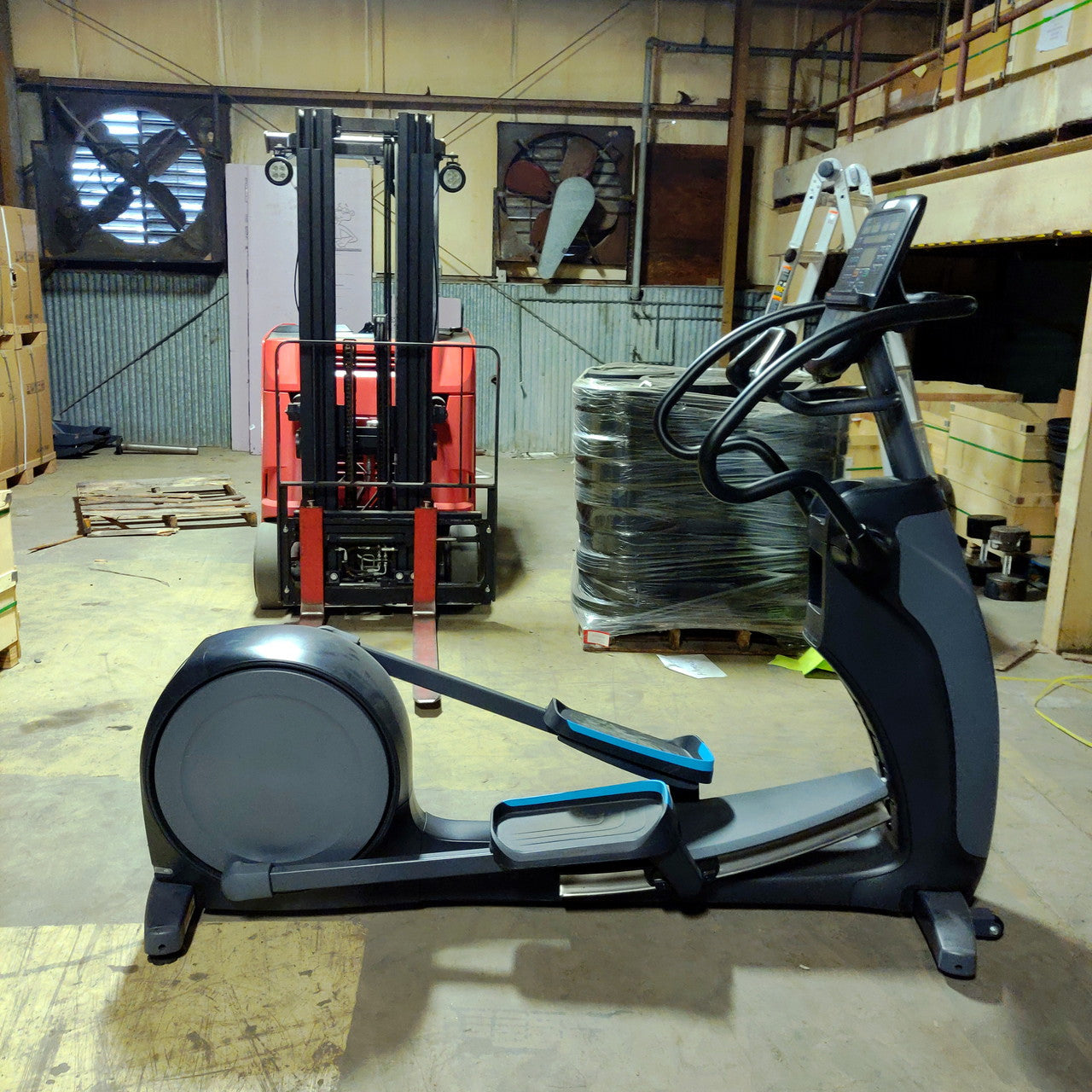 Precor EFX 833 Lower Body Elliptical w/Converging Crossramp + P31 Console