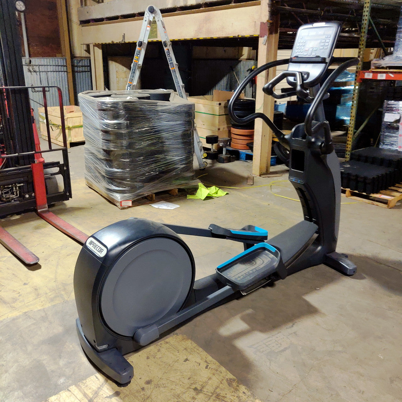 Precor EFX 833 Lower Body Elliptical w/Converging Crossramp + P31 Console