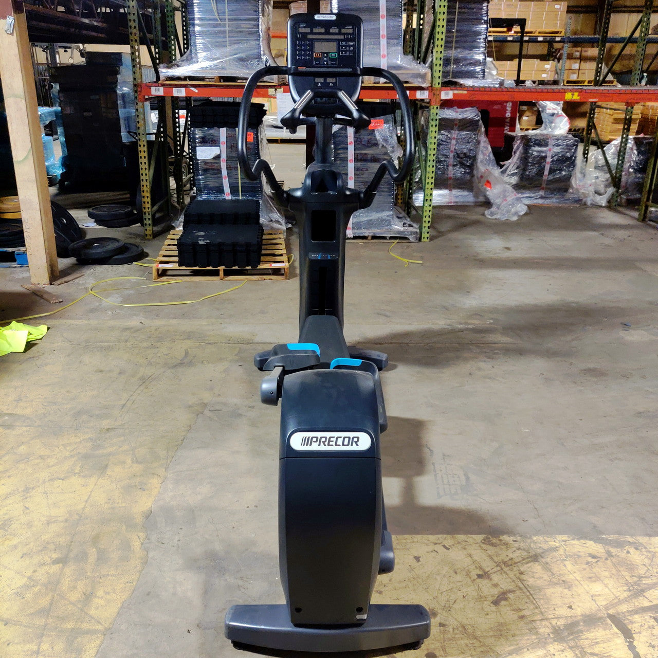 Precor EFX 833 Lower Body Elliptical w/Converging Crossramp + P31 Console