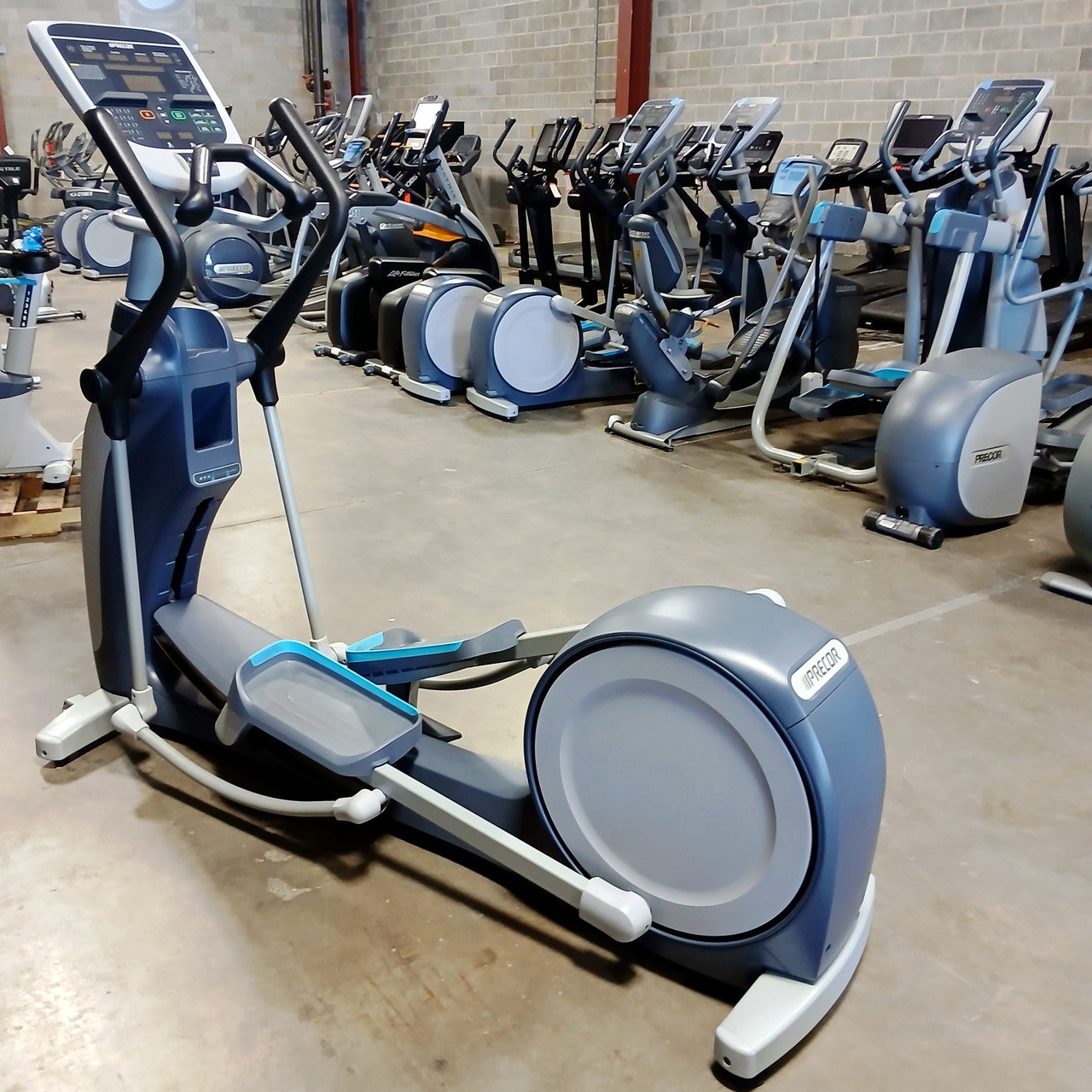 Precor EFX 835 Elliptical Crosstrainer w/p30 Console