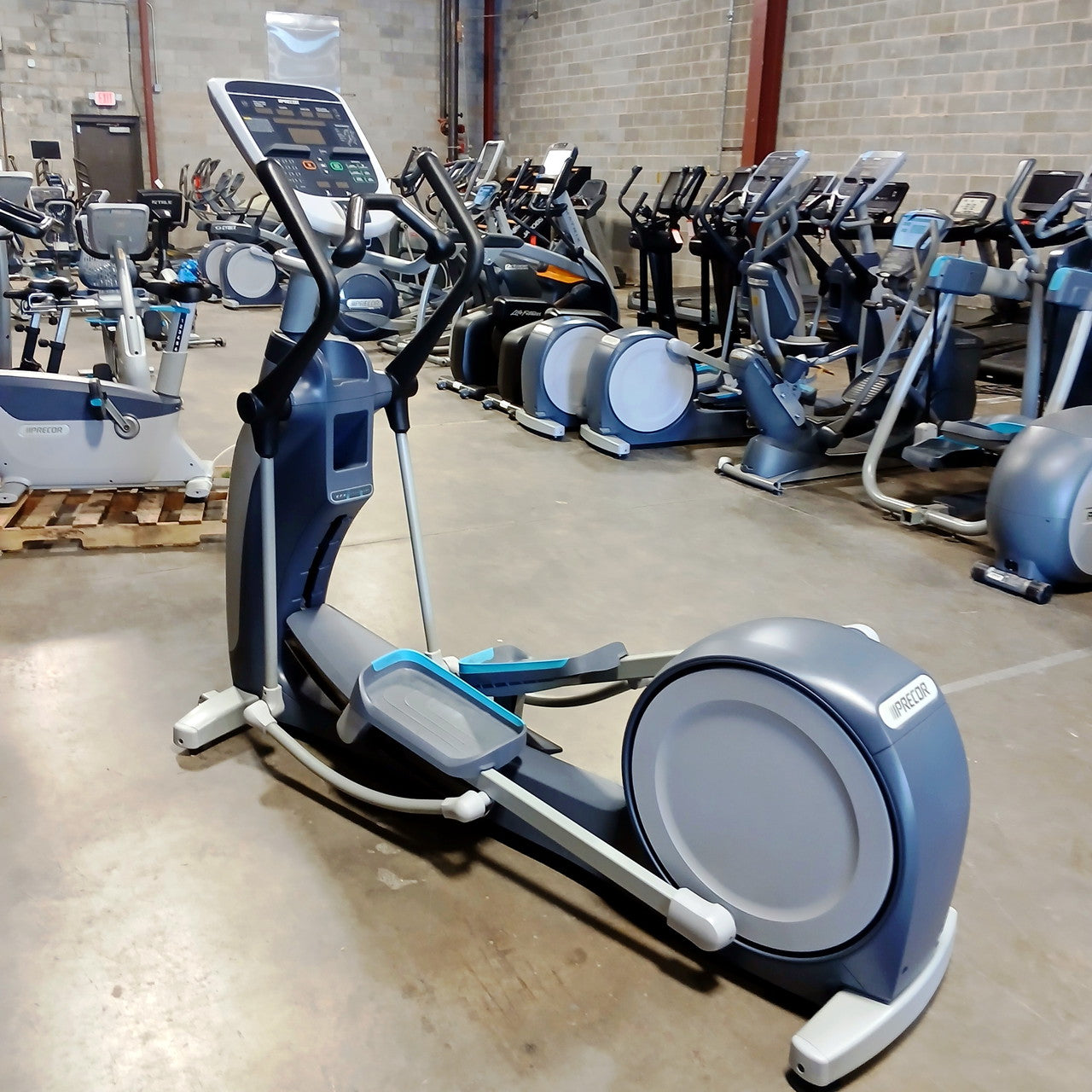 Precor EFX 835 Elliptical Crosstrainer w/p30 Console
