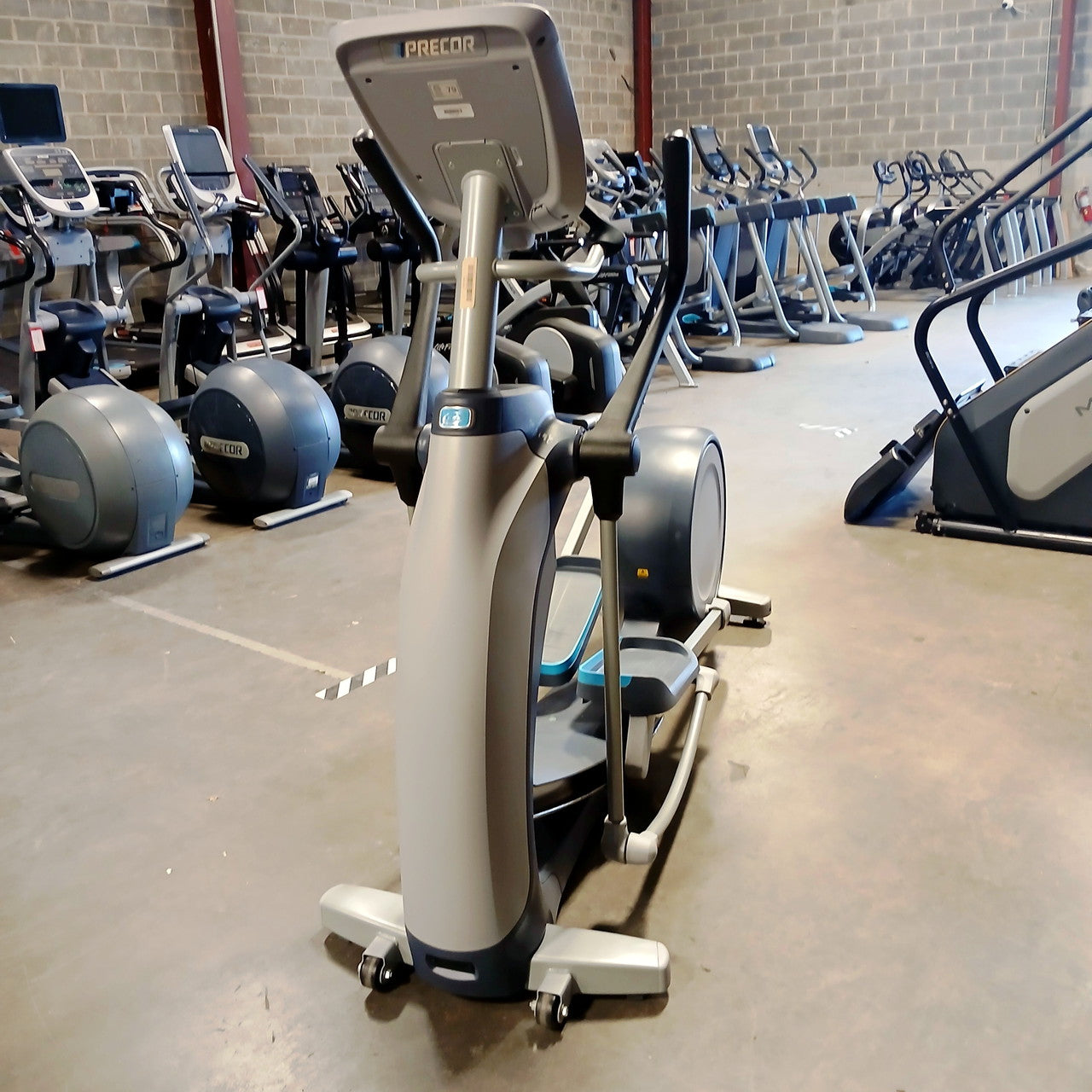 Precor EFX 835 Elliptical Crosstrainer w/p30 Console
