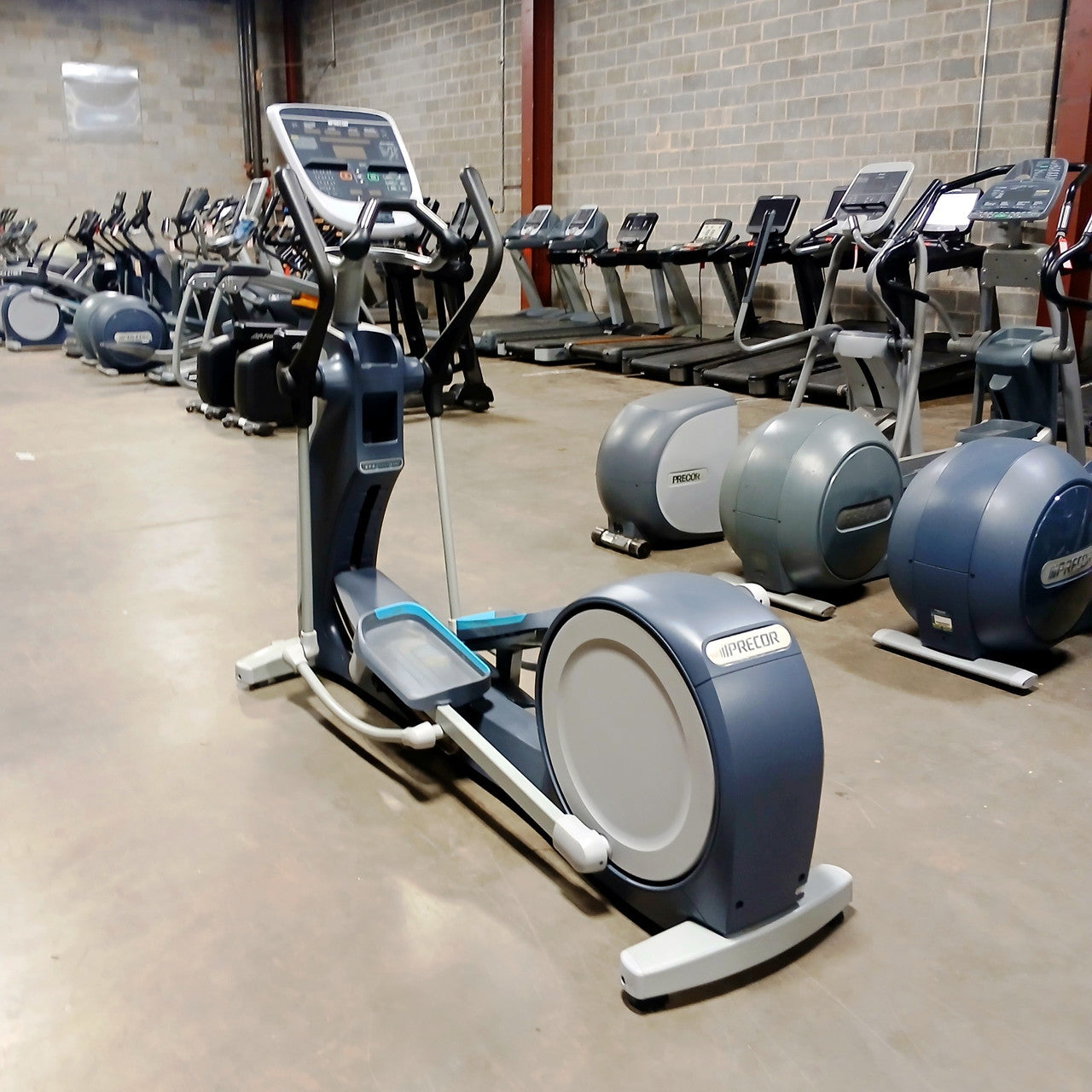 Precor EFX 835 Elliptical Crosstrainer w/p30 Console