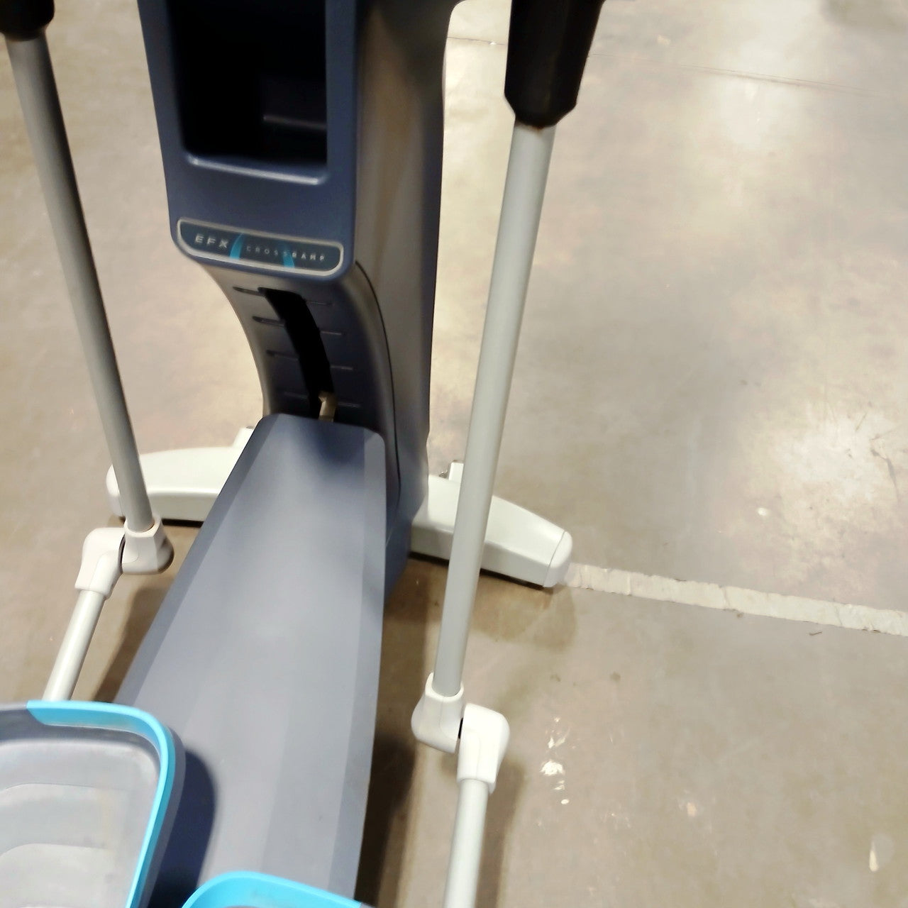 Precor EFX 835 Elliptical Crosstrainer w/p30 Console
