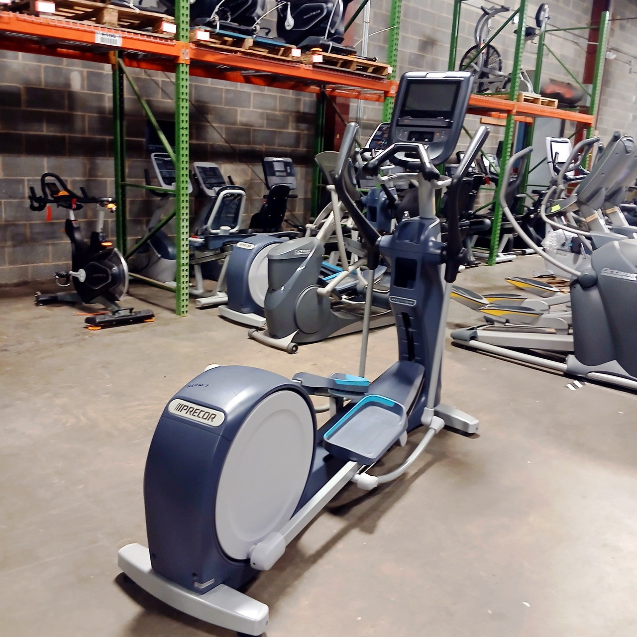 Precor EFX 865 Elliptical w/Converging Crossramp + p62 Console
