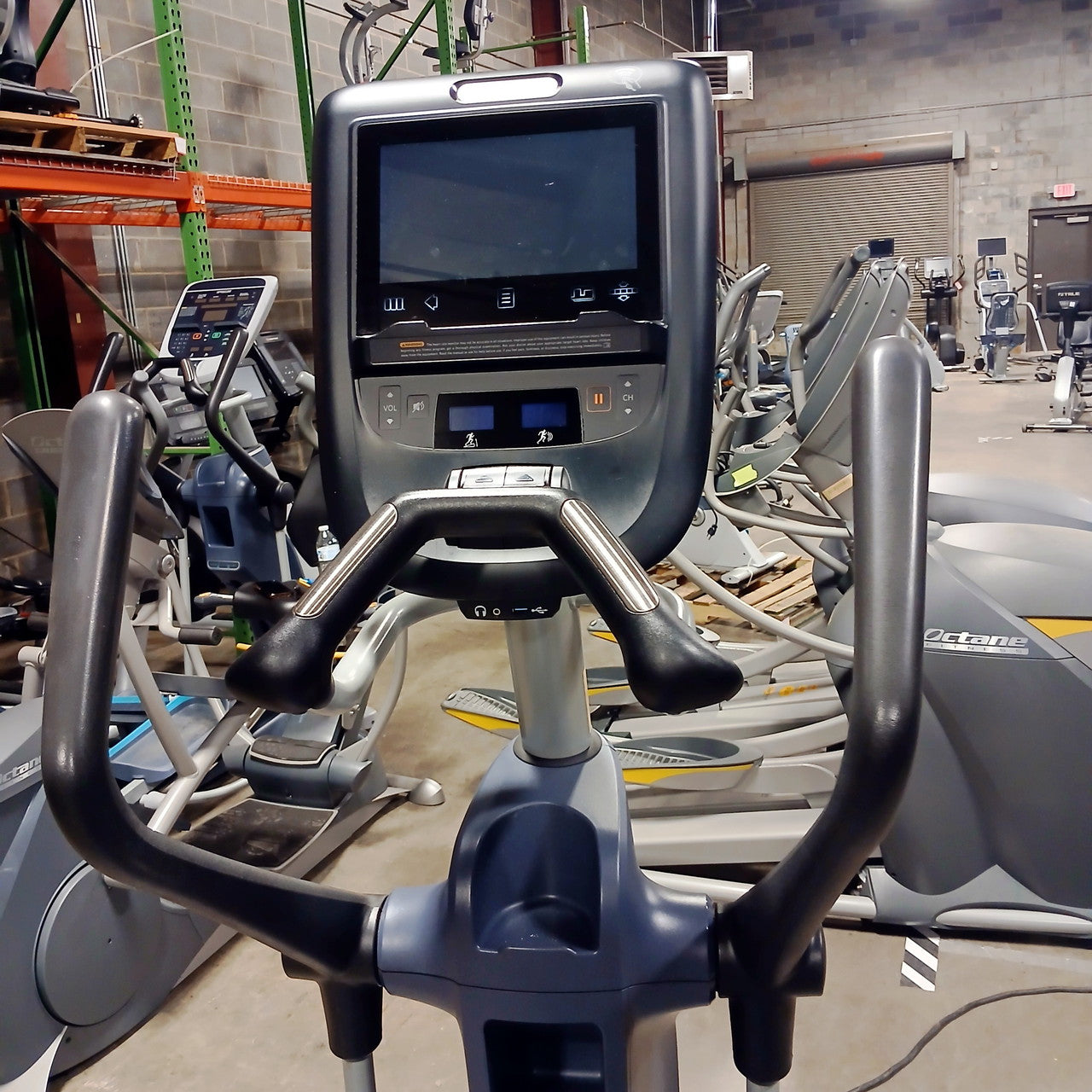 Precor EFX 865 Elliptical w/Converging Crossramp + p62 Console