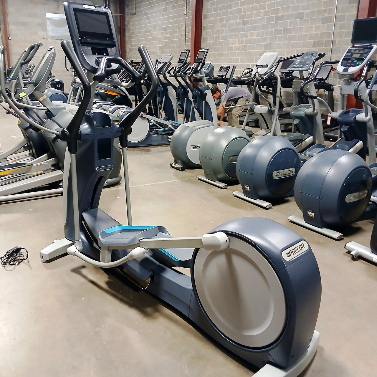 Precor EFX 865 Elliptical w/Converging Crossramp + p62 Console