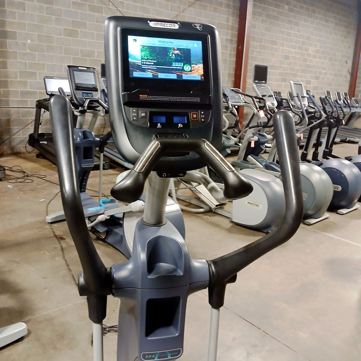 Precor EFX 865 Elliptical w/Converging Crossramp + p62 Console