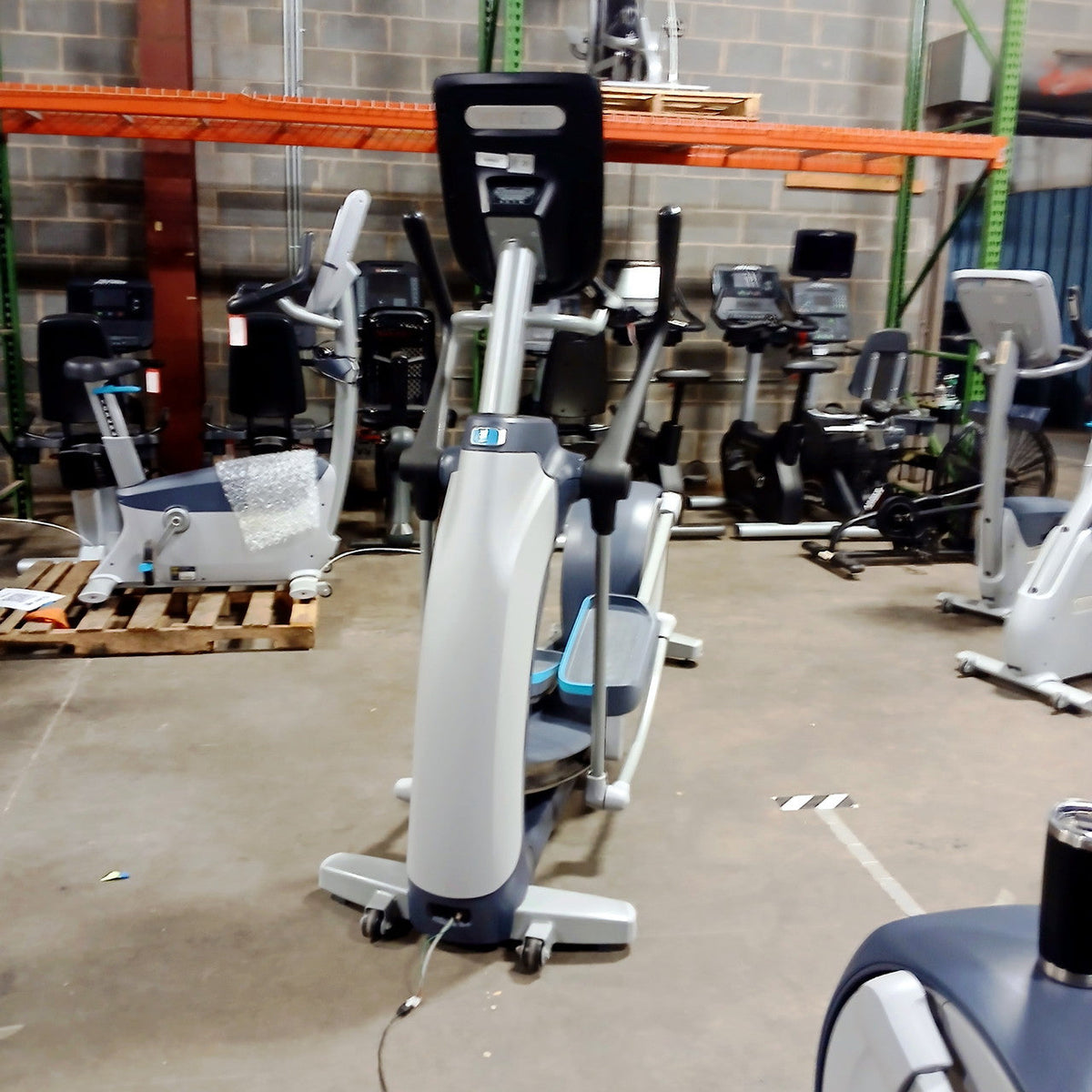 Precor EFX 865 Elliptical w/Converging Crossramp + p62 Console
