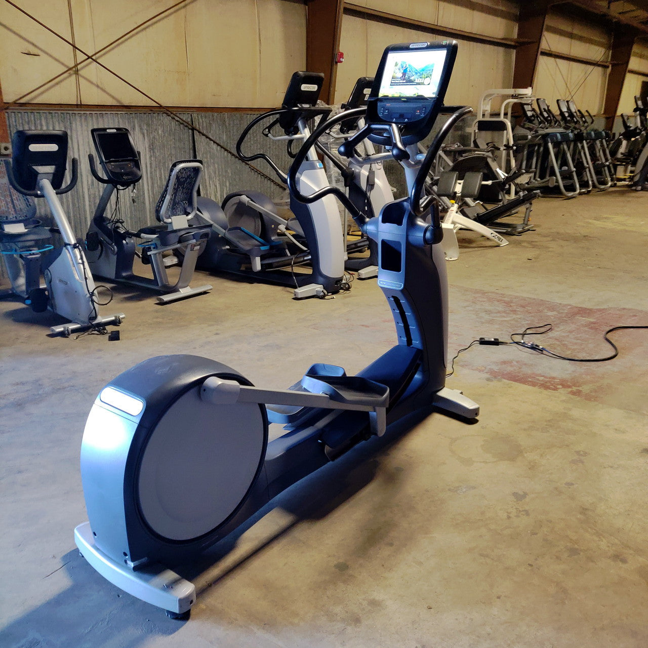 Precor EFX 883 Elliptical Lower Body Crosstrainer w/p82 Console