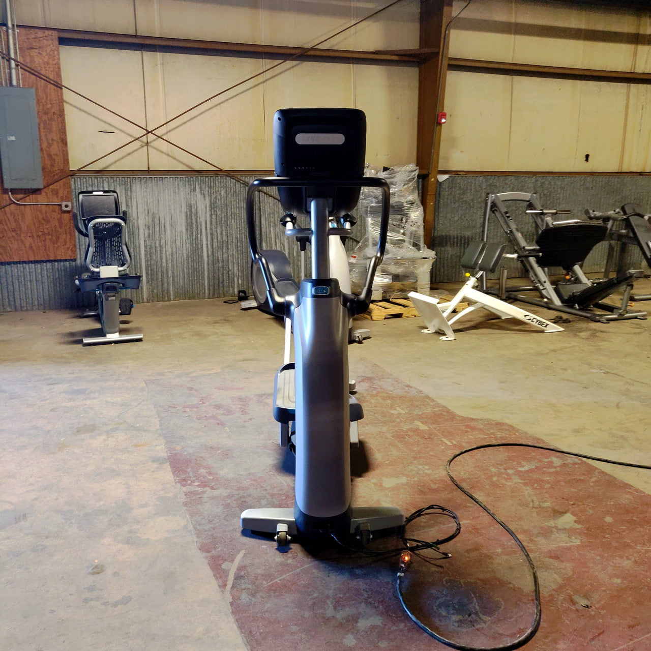 Precor EFX 883 Elliptical Lower Body Crosstrainer w/p82 Console