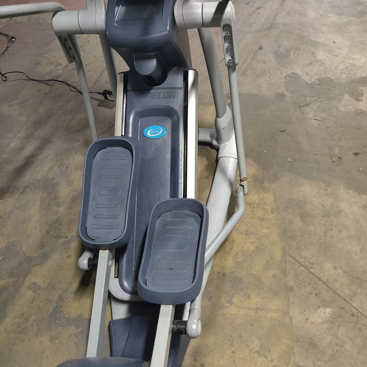Precor 885 Reading Rack Precor EFX 885 Elliptical Crosstrainer w/ p80 Console