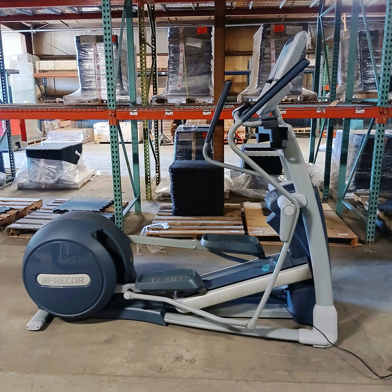 Precor EFX 885 Elliptical Crosstrainer w/ p80 Console
