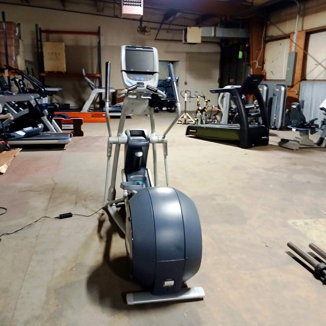 Precor EFX 885 Elliptical Crosstrainer w/ p80 Console