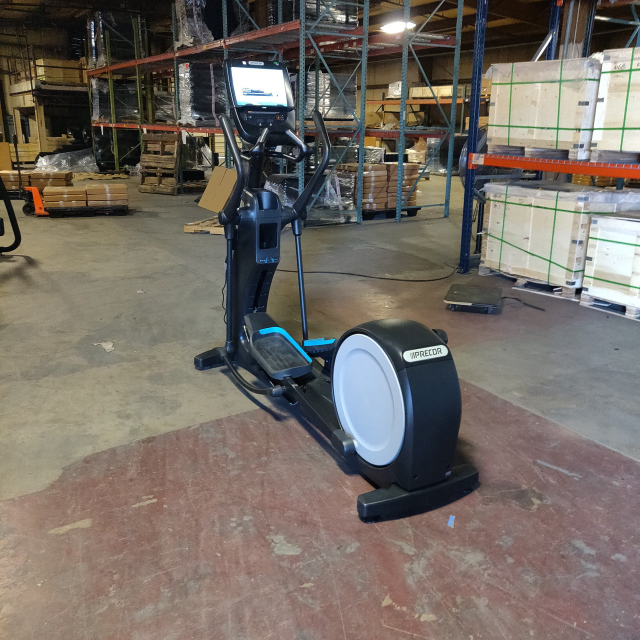 Precor EFX 885 Elliptical w/Converging Crossramp + p82 Console