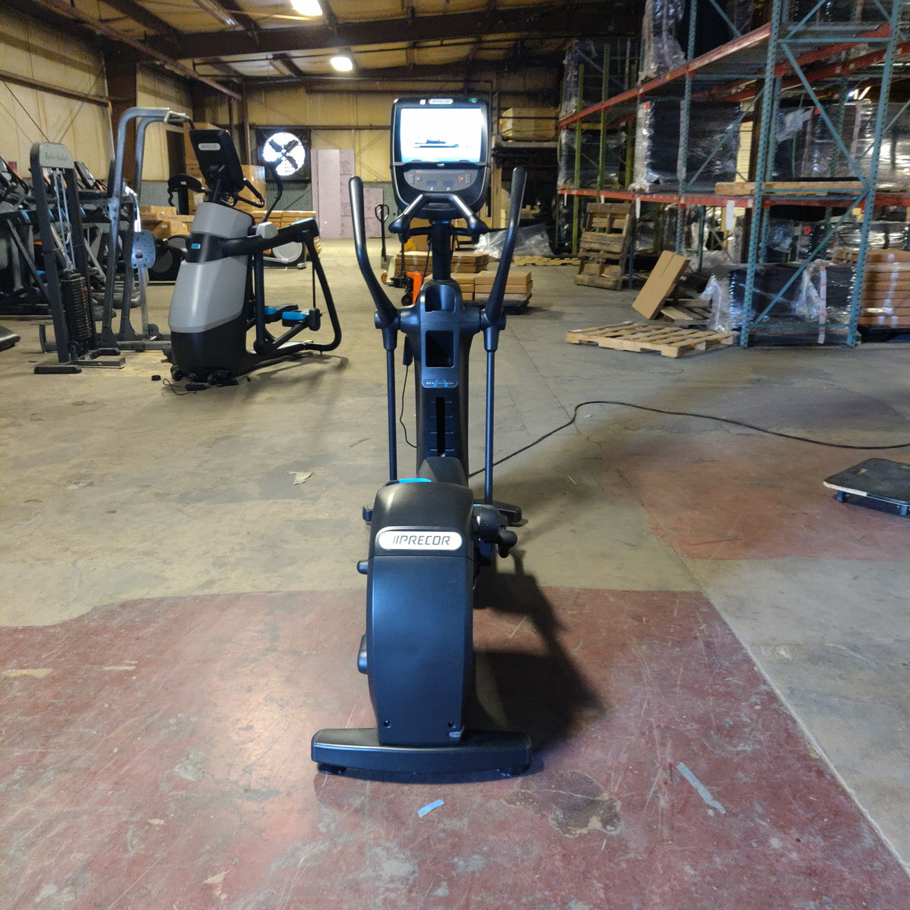 Precor EFX 885 Elliptical w/Converging Crossramp + p82 Console