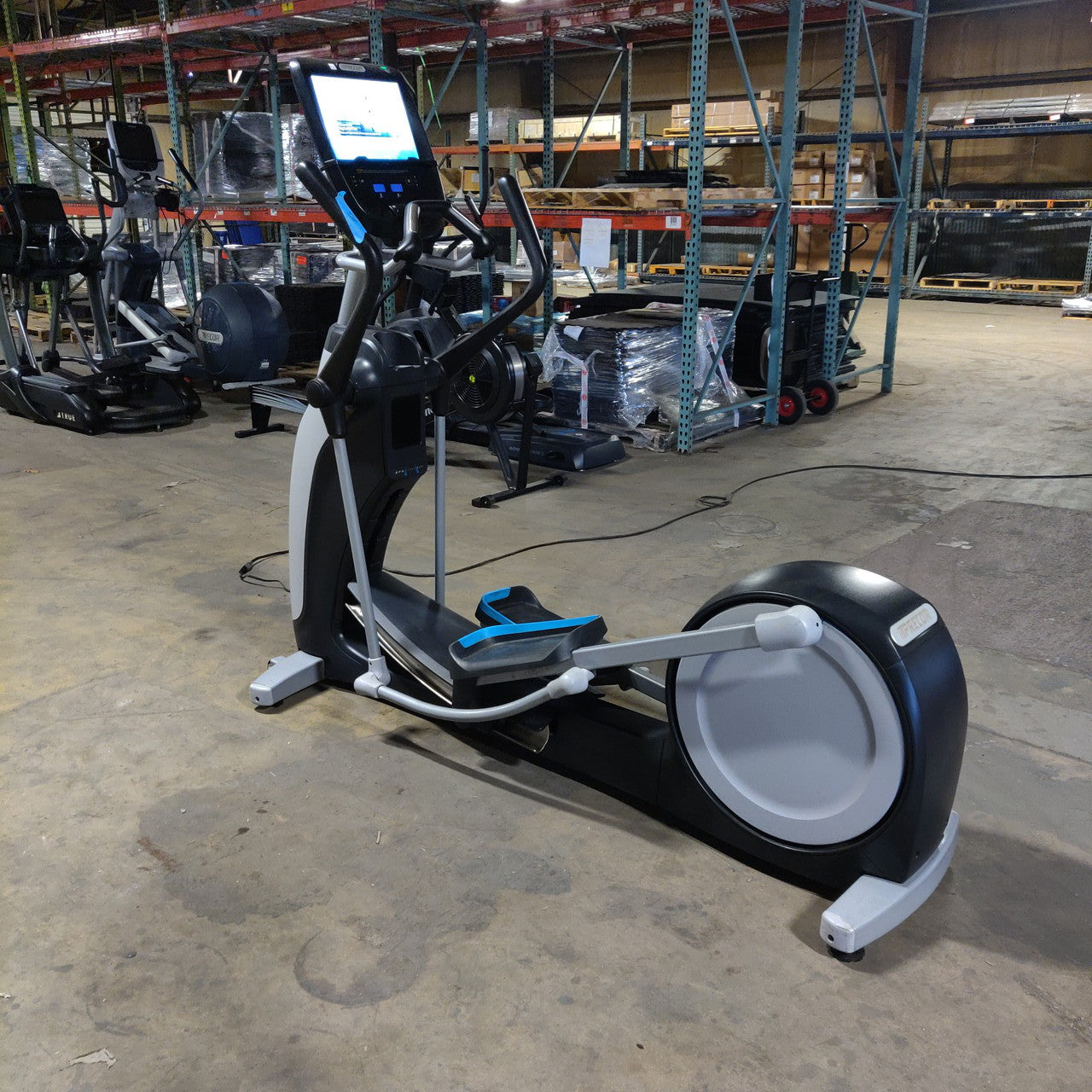 Precor EFX 885 Elliptical w/Converging Crossramp + p82 Console