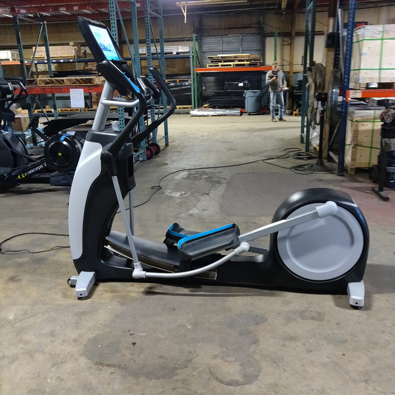 Precor EFX 885 Elliptical w/Converging Crossramp + p82 Console