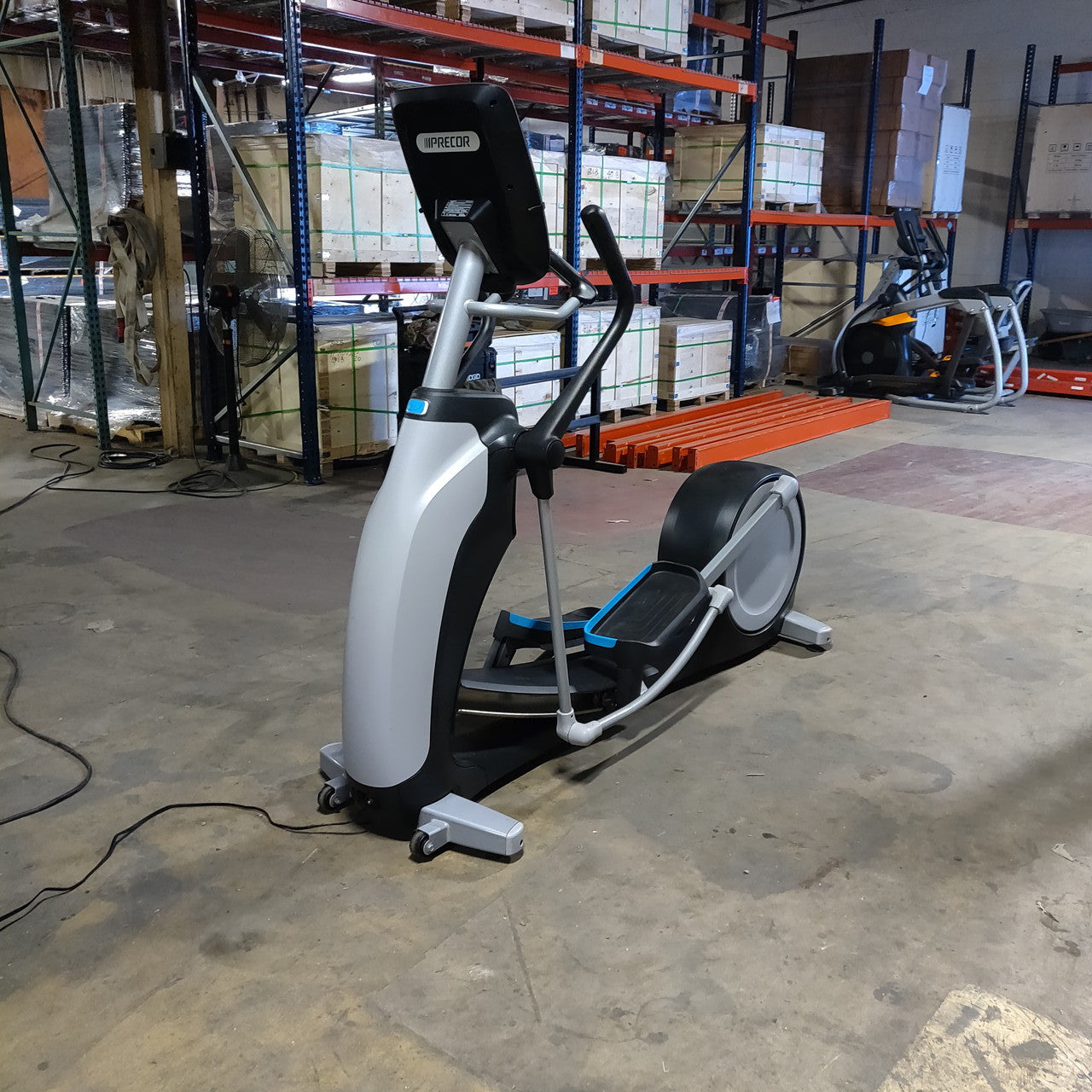 Precor EFX 885 Elliptical w/Converging Crossramp + p82 Console