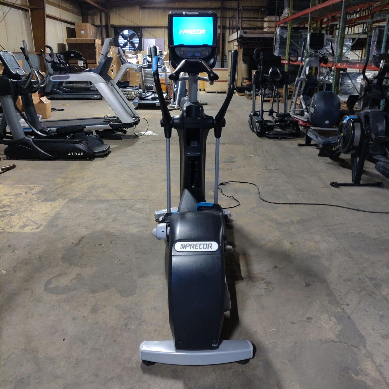 Precor EFX 885 Elliptical w/Converging Crossramp + p82 Console