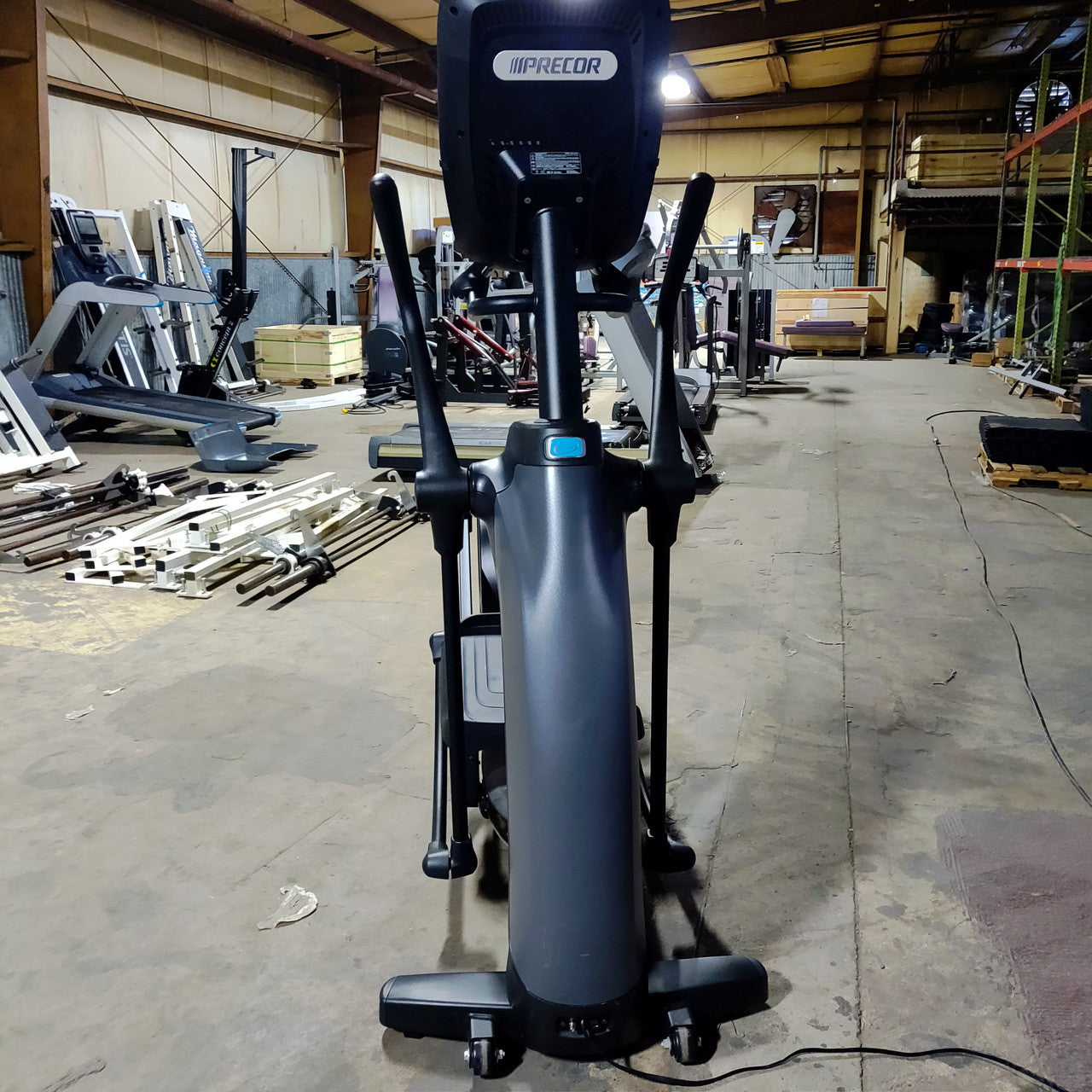 Precor EFX 885 Elliptical w/Converging Crossramp + p82 Console