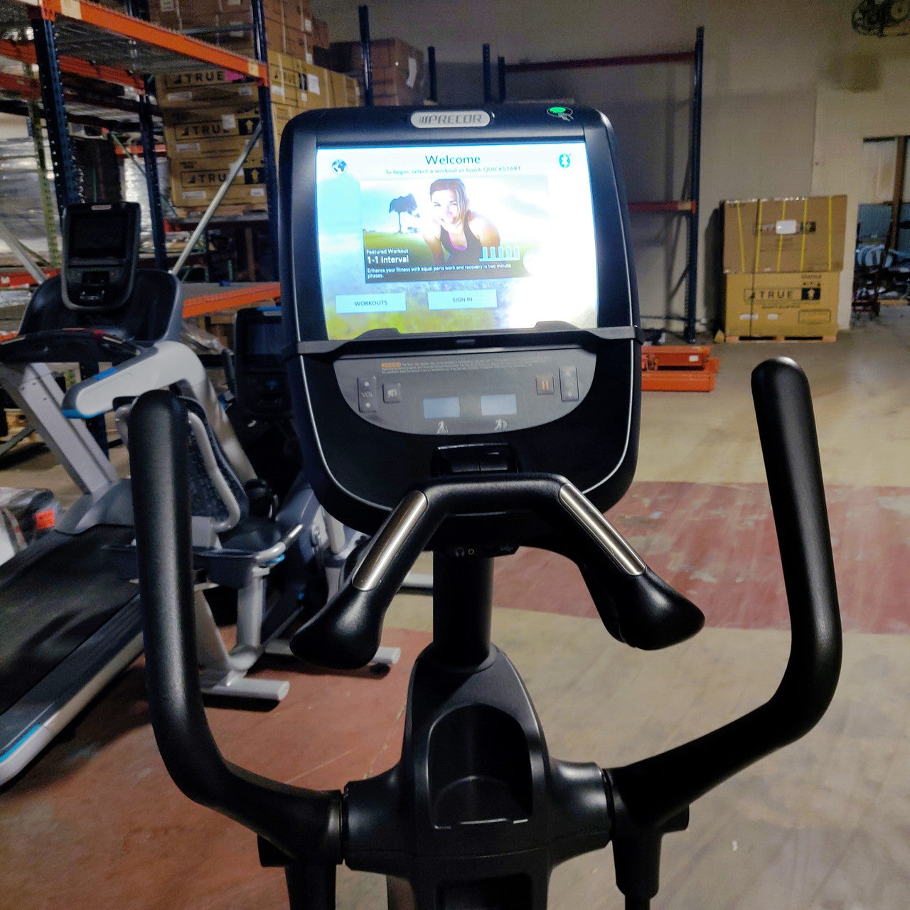 Precor EFX 885 Elliptical w/Converging Crossramp + p82 Console